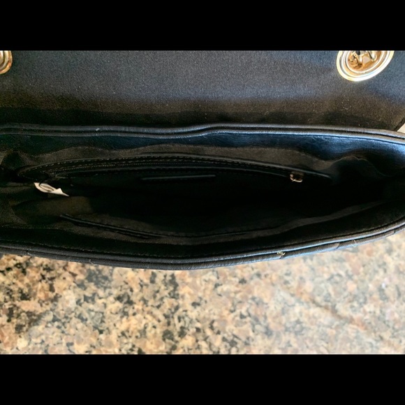 Jeane & Jax Black Vegan Leather Quilted bag - Picture 5 of 6